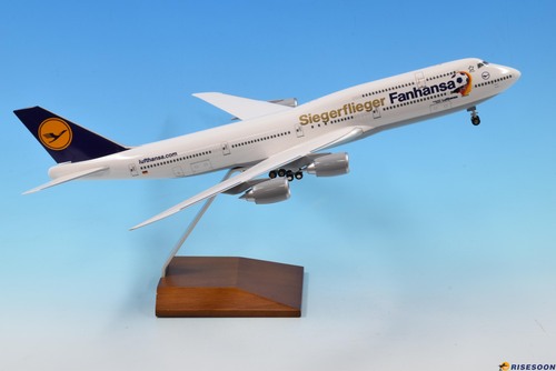 Lufthansa / B747-8 / 1:200  |BOEING|B747-8